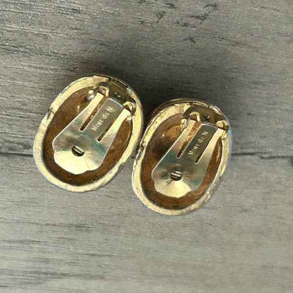Vintage Mimi di N Gold Ribbed Dome Earrings Clip Ons Textured Design - Picture 4 of 7